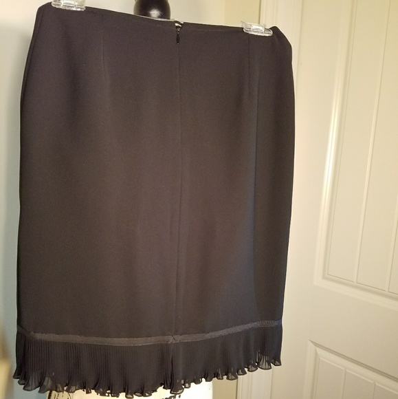 NWT RUFFLE ME SKIRT - Picture 2 of 3